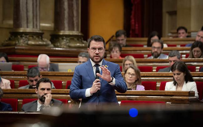Pere Aragonès interviene en una sesión plenaria.