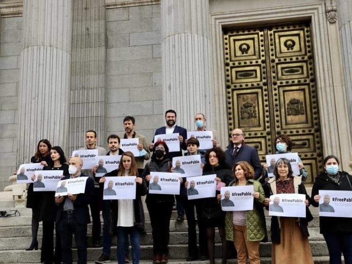 Diputados de distintos grupos han pedido la puesta en libertad del periodista vasco