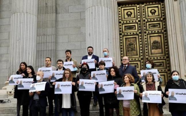 Diputados de distintos grupos han pedido la puesta en libertad del periodista vasco Diputados de distintos grupos han pedido la puesta en libertad del periodista vasco