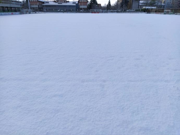 Así ha amanecido el campo de fútbol de Peritos, en Villava.