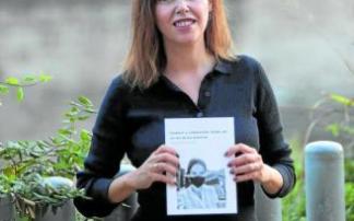 Marta Miret, con su libro en el que reflexiona sobre la función de la arquitectura. Foto: Ángel de Castro Marta Miret, con su libro en el que reflexiona sobre la función de la arquitectura. Foto: Ángel de Castro
