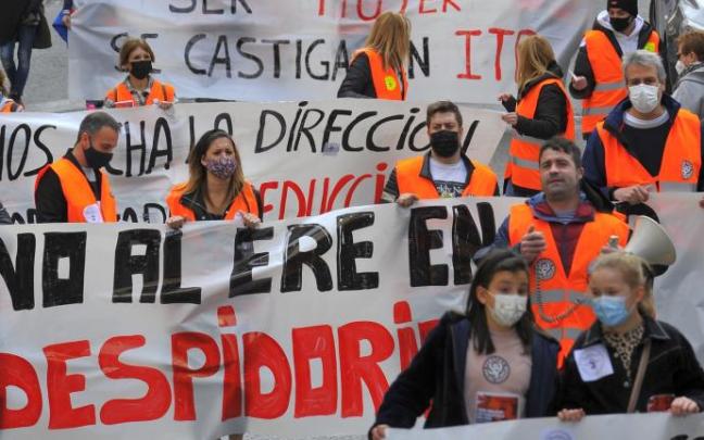 Movilización de trabajadores de varias empresas afectados por despidos colectivos. Movilización de trabajadores de varias empresas afectados por despidos colectivos.
