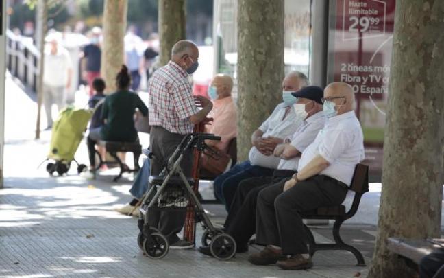 Personas mayores con mascarilla