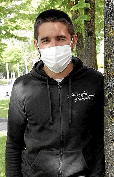 Diferentes instantáneas dan fe del ambiente que antes de la pandemia se vivía en el recinto de txosnas. A la derecha de estas líneas, acto celebrado el año pasado en la Florida para anunciar que el espacio se ponía en pausa. Fotos: Pilar Barco / Jorge Muñ