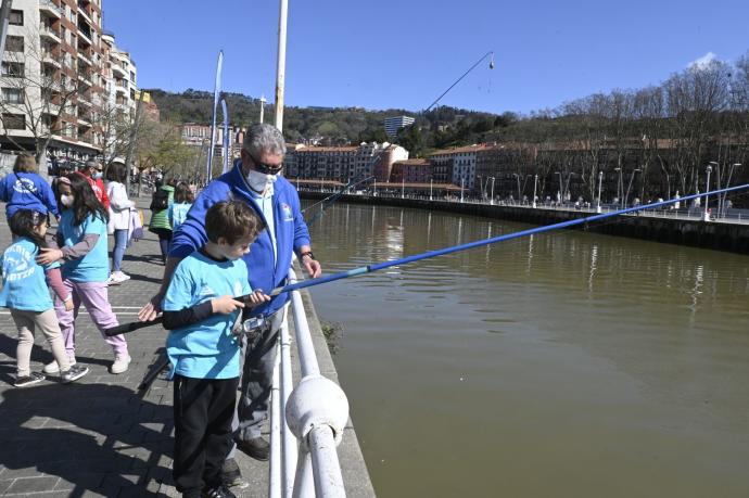 La Escuela de Pesca celebrará mañana domingo su última edición hasta Aste Nagusia