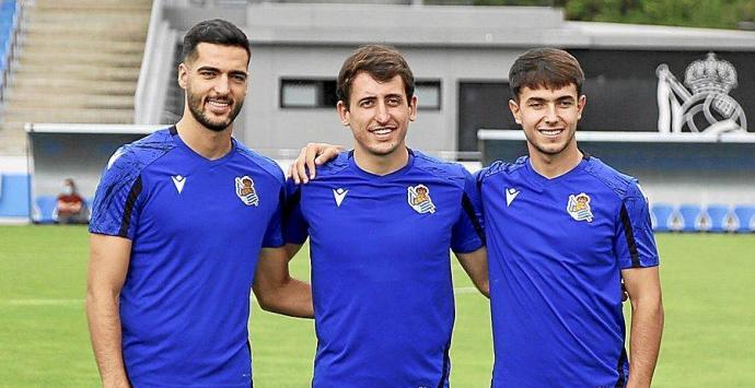 Mikel Merino, Mikel Oyarzabal y Martín Zubimendi han entrado en la lista de convocados y apuntan al equipo titular. Foto: Javi Colmenero