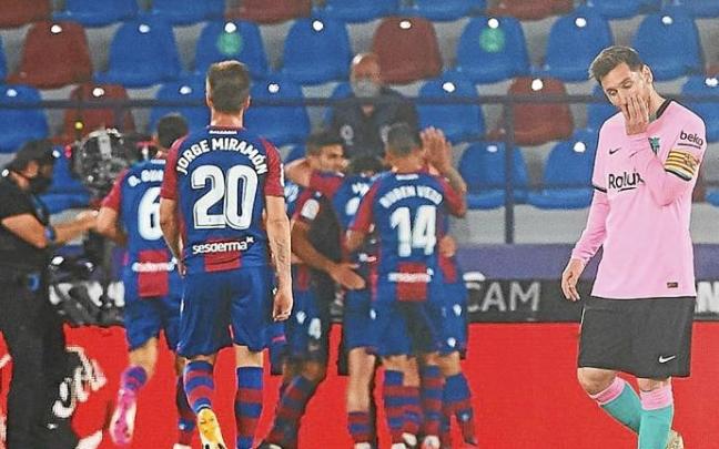 Gesto contrariado de Messi ante el gol del Levante. Foto: AFP7