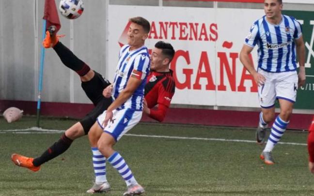 Alex Petxarroman, en un lance como jugador de la Real Sociedad B ante el Arenas Alex Petxarroman, en un lance como jugador de la Real Sociedad B ante el Arenas