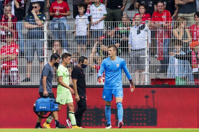 Alex Petxarroman tuvo que abandonar el encuentro en la primera mitad.