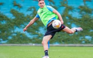 Capa y Petxarroman son los dos únicos jugadores del Athletic que todavía no han debutado esta temporada. Capa y Petxarroman son los dos únicos jugadores del Athletic que todavía no han debutado esta temporada.