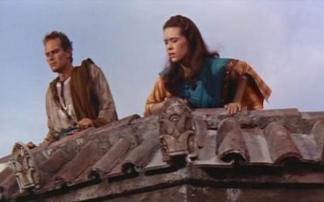 La escena clave de la película es cuando cae la teja. La escena clave de la película es cuando cae la teja.