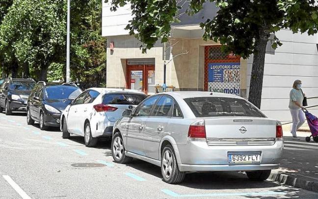 El Ayuntamiento de Pamplona ya ha empezado a pintar la zona azul. El Ayuntamiento de Pamplona ya ha empezado a pintar la zona azul.