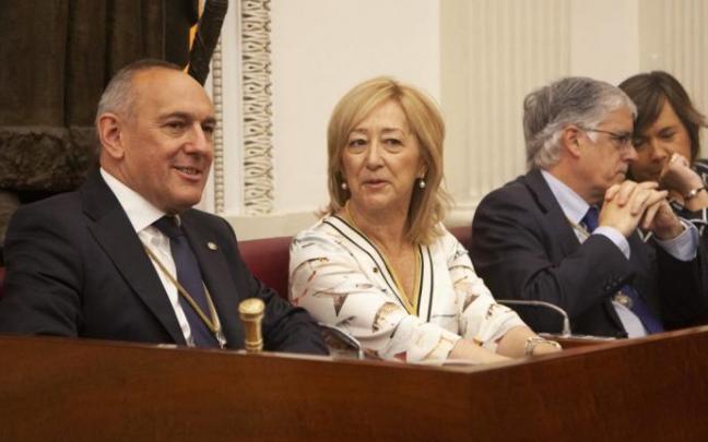Pilar García de Salazar, junto a Ramiro González Pilar García de Salazar, junto a Ramiro González