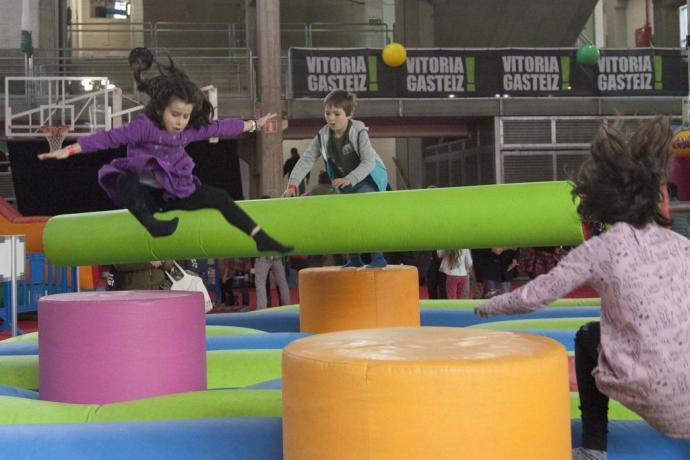 PIN de Navidad en Hegoalde