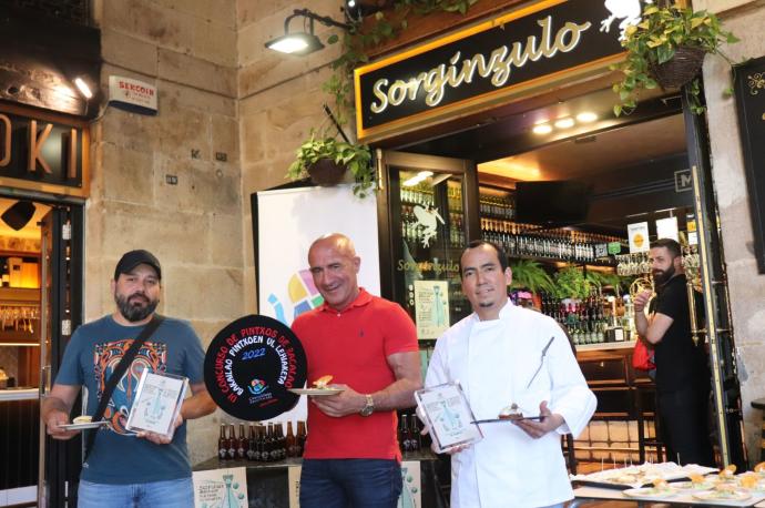 Paul Frette (Bar La Muga), Pedro Cinos (Sorginzulo) y Antonio García (Bar El Ciervo)