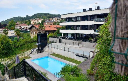 Una piscina en una comunidad de vecinos del Alto de Miracruz.