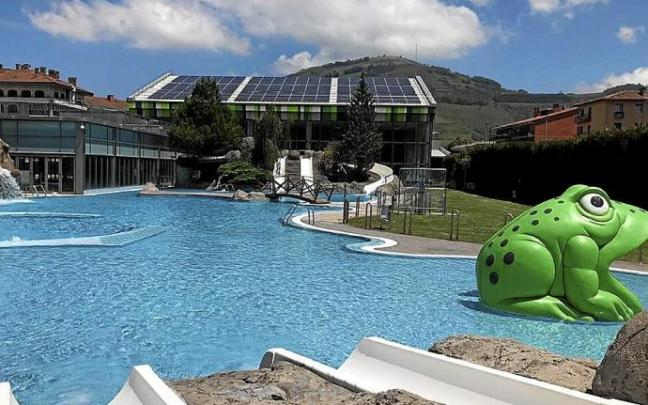 Vista de la piscina descubierta, lista para su apertura. Foto: J.L.