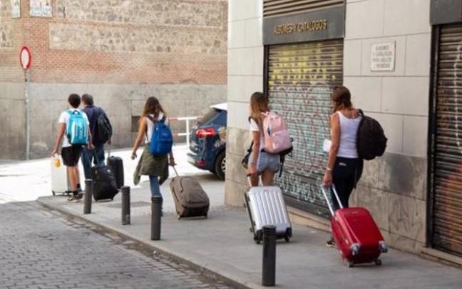 La banda ha estafado a más de 300 personas con alquileres turísticos falsos. La banda ha estafado a más de 300 personas con alquileres turísticos falsos.