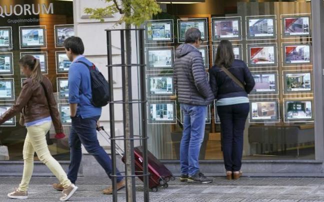 Bilbao intentará movilizar en primer lugar las viviendas deshabitadas que son propiedad de grandes tenedores, como bancos, fondos de inversión y algunas familias. Bilbao intentará movilizar en primer lugar las viviendas deshabitadas que son propiedad de grandes tenedores, como bancos, fondos de inversión y algunas familias.