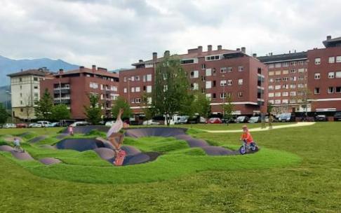 Infografía del espacio lúdico deportivo que estará ubicado en el barrio de Muntsaratz. Infografía del espacio lúdico deportivo que estará ubicado en el barrio de Muntsaratz.