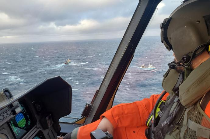 Uno de los helicópteros que participa en las tareas de búsqueda de los desaparecidos.