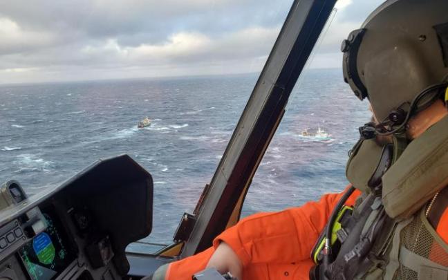 Uno de los helicópteros que participa en las tareas de búsqueda de los desaparecidos. Uno de los helicópteros que participa en las tareas de búsqueda de los desaparecidos.