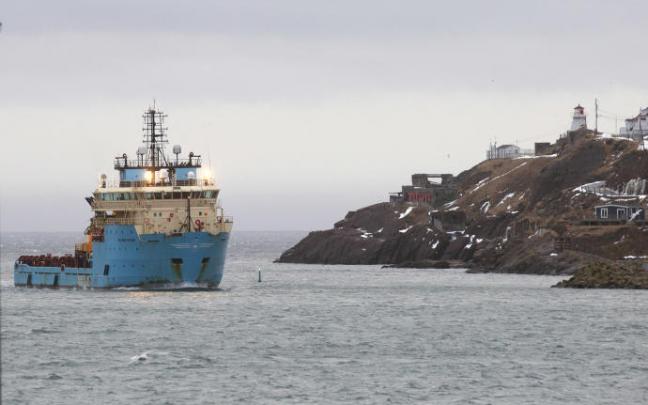 Este viernes llegaron a puerto a bordo del barco Nexus los cuerpos de dos marineros fallecidos en el naufragio del Villa de Pitanxo. Este viernes llegaron a puerto a bordo del barco Nexus los cuerpos de dos marineros fallecidos en el naufragio del Villa de Pitanxo.