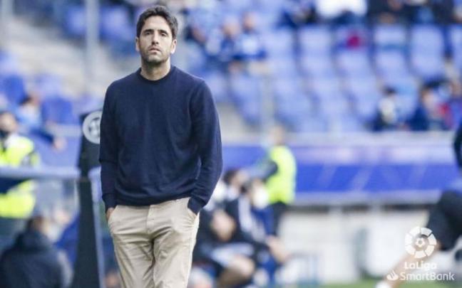 Iñigo Vélez de Mendizabal, en la zona técnica del Carlos Tartiere. Iñigo Vélez de Mendizabal, en la zona técnica del Carlos Tartiere.