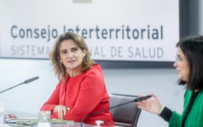 La vicepresidenta tercera y ministra para la Transición Ecológica y Reto Demográfico, Teresa Ribera, y la ministra de Sanidad, Carolina Darias La vicepresidenta tercera y ministra para la Transición Ecológica y Reto Demográfico, Teresa Ribera, y la ministra de Sanidad, Carolina Darias