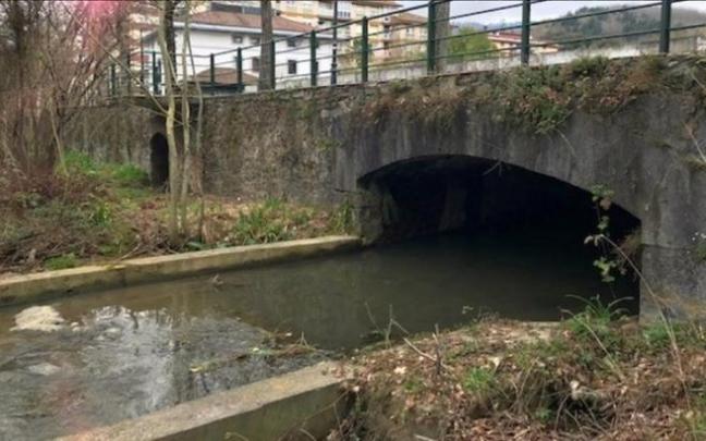 Se eliminará la cubierta para que el arroyo fluya al aire libre. Se eliminará la cubierta para que el arroyo fluya al aire libre.