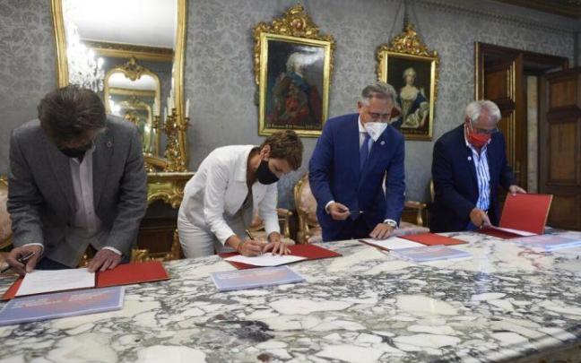 (Izda-dcha) Chechu Rodríguez, María Chivite, Juan Miguel Sucunza y Jesús Santos, durante la firma del Plan de Empleo en junio de 2021. (Izda-dcha) Chechu Rodríguez, María Chivite, Juan Miguel Sucunza y Jesús Santos, durante la firma del Plan de Empleo en junio de 2021.