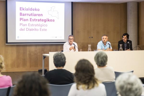 Reunión de presentación del proceso de elaboración del Plan Estratégico para el distrito Este, el pasado martes.