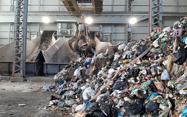 Imagen de archivo de una planta de tratamiento de residuos.