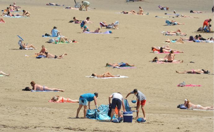 Los vizcainos disfrutan de los arenales.