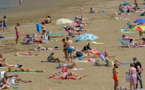 Los vizcainos disfrutan del buen tiempo.