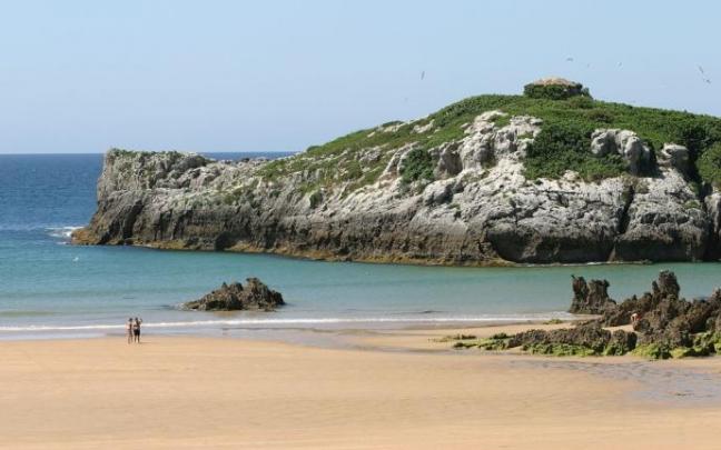Imagen de la playa de Ris, en la localidad cántabra de Noja.
