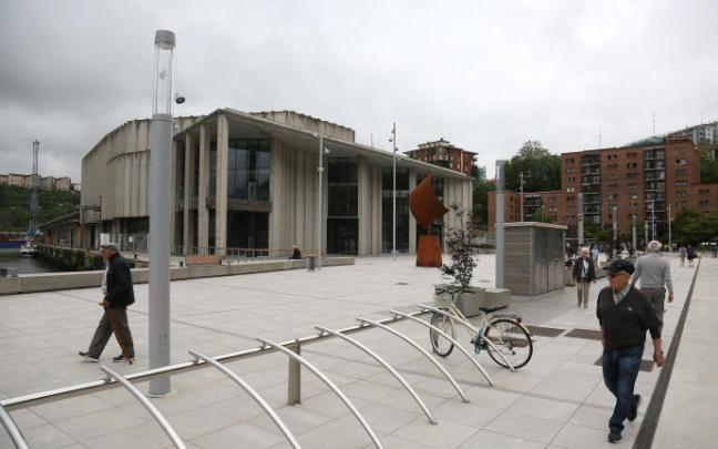 La recién inaugurada plaza que Pasai San Pedro ha recuperado tras cederla la Autoridad Portuaria al municipio para usos públicos