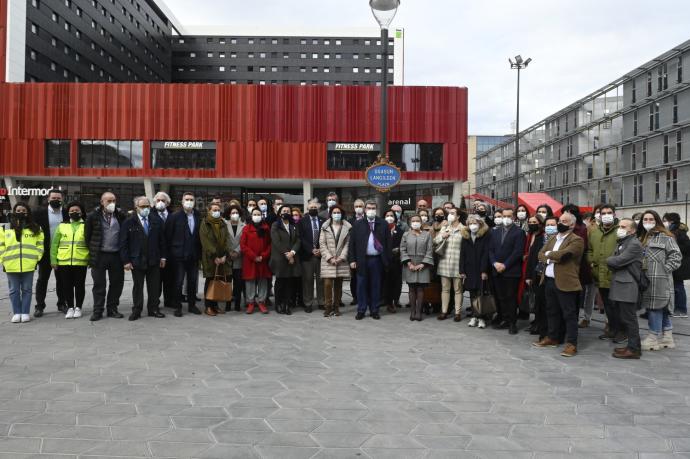 Juan Mari Aburto y Gotzone Sagardui presiden la inauguración de la nueva plaza de Bilbao junto a la estación Intermodal