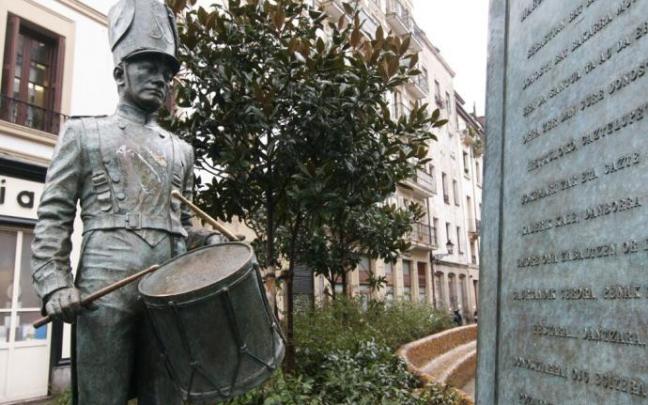 Imagen del conjunto escultórico de la plaza de Sarriegi