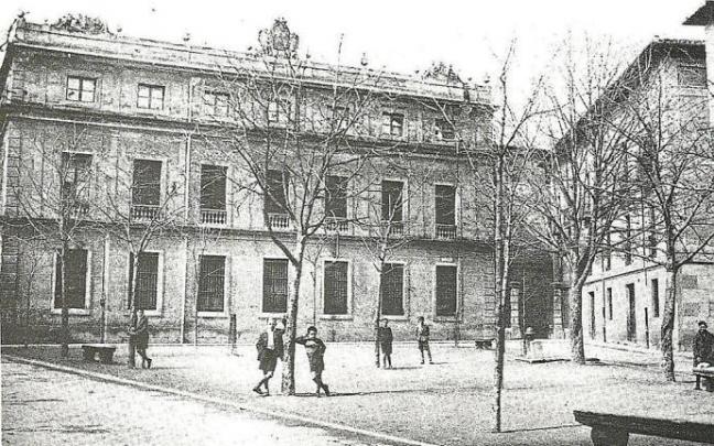Foto: De Arazuri, J.J. "Pamplona, calles y barrios"