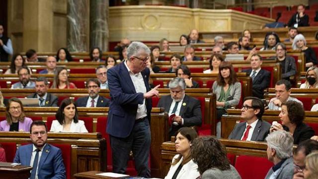 Momento en el que diputado de Cs Matías Alonso es expulsado del pleno del Parlament.