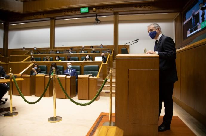 El Parlamento vasco ha aprobado un texto condenando la invasión y reclamando a las instituciones medidas para paliar la crisis