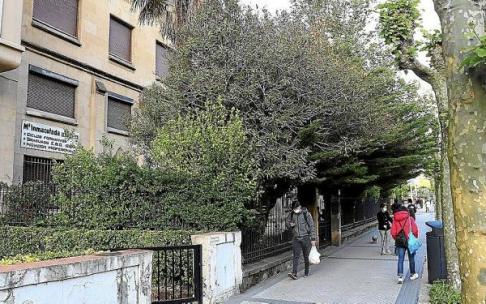 Colegio de María Inmaculada, que dará paso a un hotel de cuatro estrellas, residencia y otros usos.