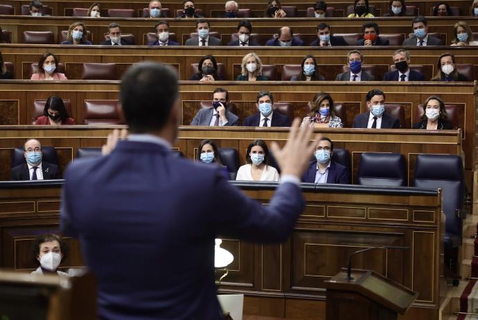 El presidente del Gobierno, Pedro Sánchez, interviene en una sesión plenaria, en el Congreso de los Diputados.