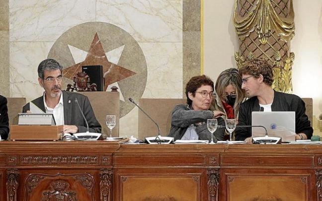 El alcalde y concejales del PNV, en las sesión de ayer.