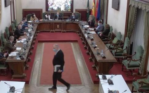 La mayoría municipal de Pamplona abandona el Pleno por una treta de Navarra Suma La mayoría municipal de Pamplona abandona el Pleno por una treta de Navarra Suma