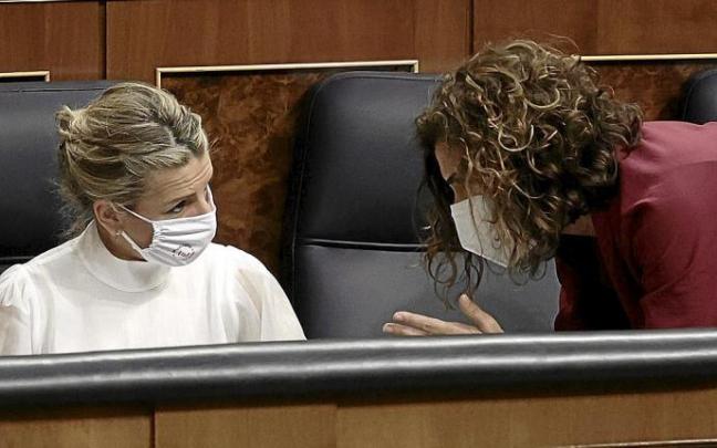 La vicepresidenta segunda, Yolanda Díaz, con la ministra de Hacienda, María Jesús Montero. Foto: Europa Press La vicepresidenta segunda, Yolanda Díaz, con la ministra de Hacienda, María Jesús Montero. Foto: Europa Press