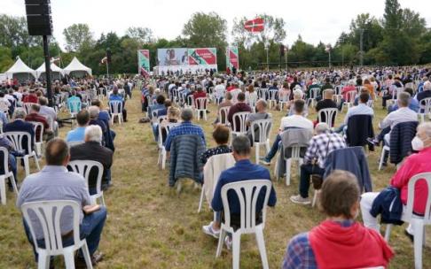 En 2021, se recuperó el Alderdi Eguna pero con un aforo muy limitado, de unas 1.300 personas, y aún en tono solemne y con un homenaje a los fallecidos.