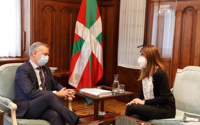 El lehendakari, Iñigo Urkullu, con la portavoz de Elkarrekin Podemos-IU, Miren Gorrotxategi El lehendakari, Iñigo Urkullu, con la portavoz de Elkarrekin Podemos-IU, Miren Gorrotxategi