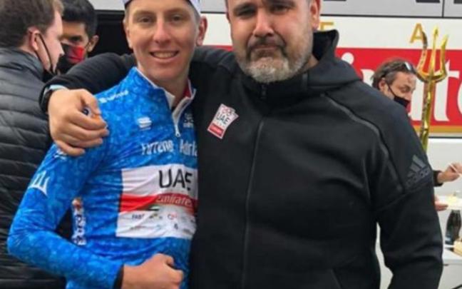 Tadej Pogacar con Joseba Elgezabal.